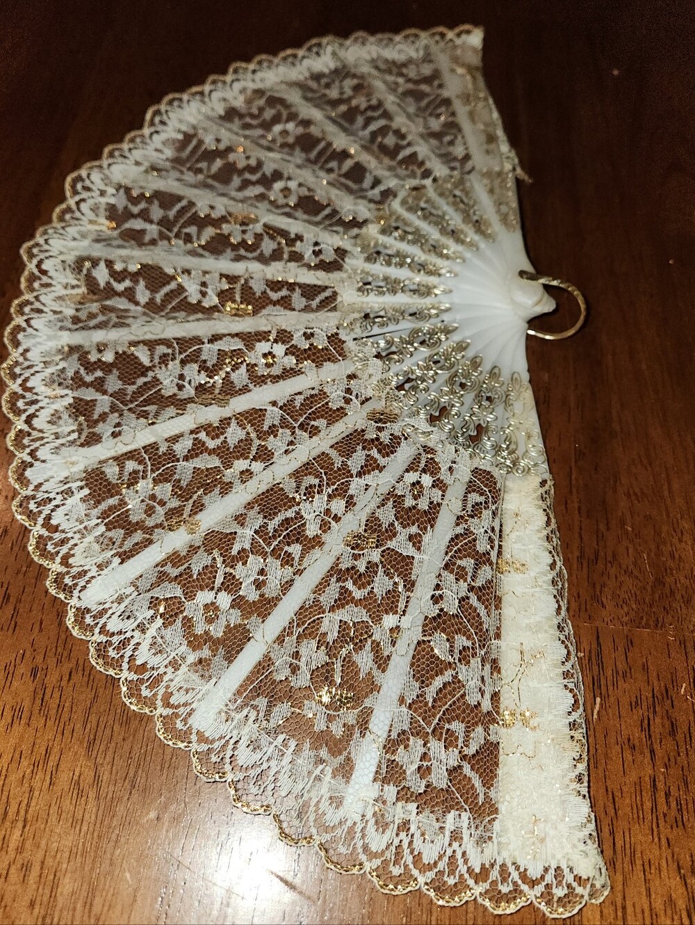 Vintage Ivory White Gold Filigree & Accented Rose Floral Lace Fans